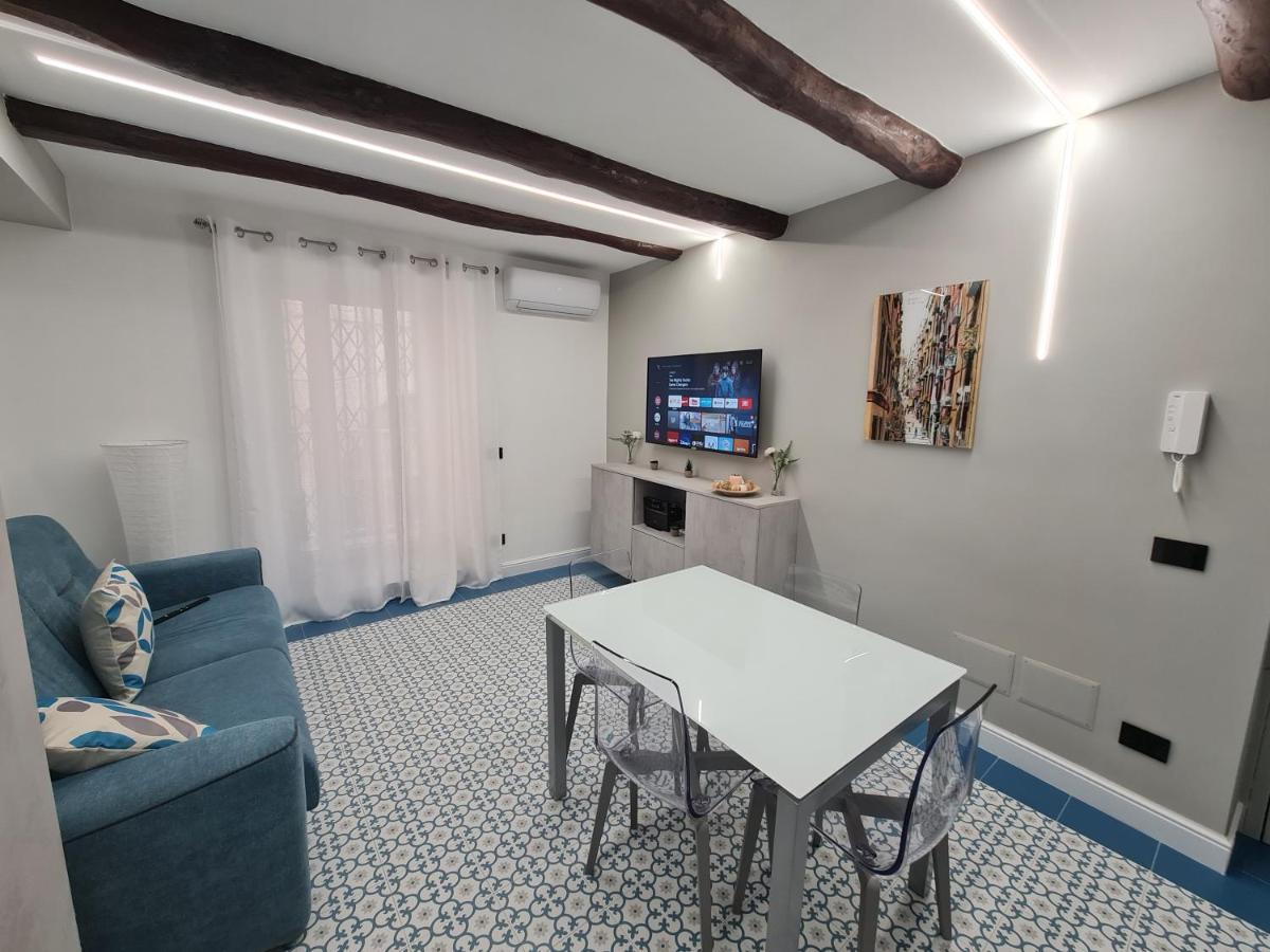 Appartamento Chiaja Lux House *
